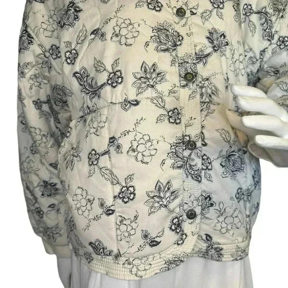 Kensie Jeans Quilted Jacket Women’s Floral Pattern, Button Up Snap Closure. - Picture 3 of 11